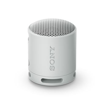 Image de l’enceinte bluetooth portable sony srs-xb100 compacte montrant un design portable, robuste et adapté à une utilisation quotidienne en extérieur comme en intérieur.