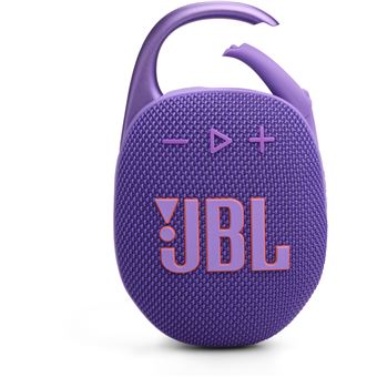 Enceinte jbl clip 5 enceinte bluetooth portable accrochée à un sac avec mousqueton intégré design compact et finition robuste pour usage extérieur et voyage.