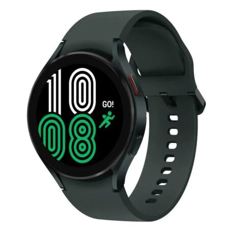 La montre connectée Samsung Galaxy Watch 4 verte de 44mm fixée sur un poignet pour le suivi sportif.