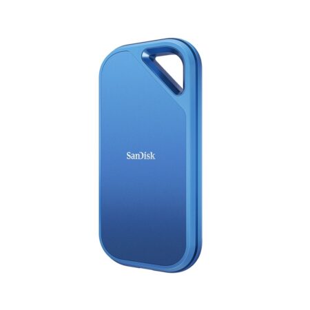Disque ssd externe sandisk creator pro 1 to bleu compact posé à côté d'un smartphone.