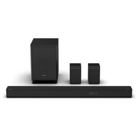 Barre de son hisense ax5125h dolby atmos 5.1.2 noire avec enceintes arrière sans fil et caisson de basses dans un salon moderne