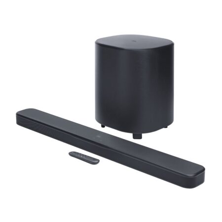 Barre de son jbl bar 500 mk2 dolby atmos 5.1 noire avec caisson de basses sans fil devant un téléviseur moderne