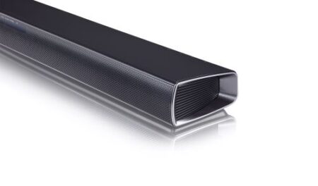 Image de la barre de son lg sj2 2.1 bluetooth installée sous une télévision avec caisson de basses sans fil et design compact pour home cinéma 160W.