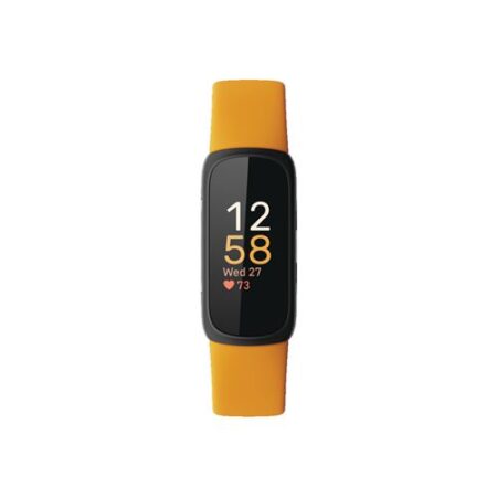 Le bracelet connecté fitbit inspire 3 jaune allumé posé sur une table en bois clair.