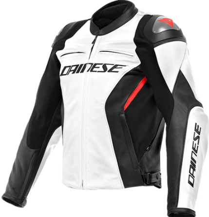 Blouson dainese racing 4 en cuir noir porté par un motard avec protections sportives intégrées.
