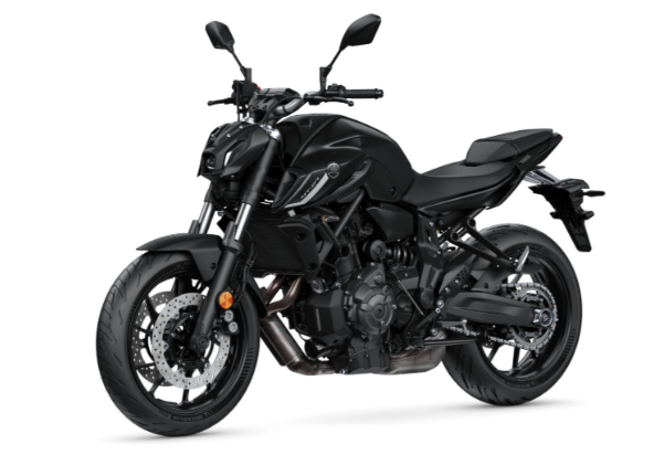 Moto yamaha mt-07 noire avec design roadster sportif et éclairage LED moderne sur route urbaine.