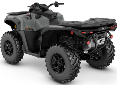 Can-Am Outlander série 850 stationné sur un chemin tout-terrain avec pneus renforcés et suspension robuste.