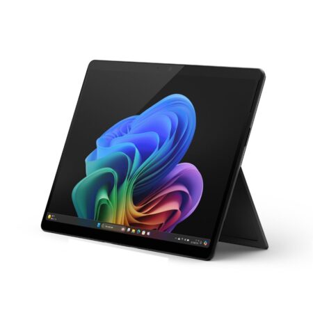 Image de la surface pro 11 copilot plus pc en version 13 pouces Graphite, affichée en mode tablette avec écran tactile lumineux et design premium 2-en-1.