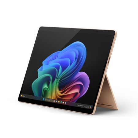 surface pro 11 copilot pc 13 pouces tactile avec processeur snapdragon x elite 16 go ram et 512 go ssd utilisé en mode hybride sur bureau moderne