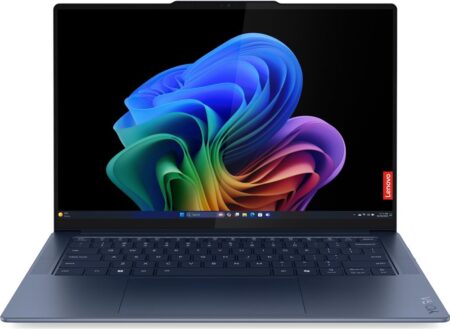 Vue du pc portable lenovo yoga slim 7x bleu avec écran OLED 14,5 pouces et clavier rétroéclairé.