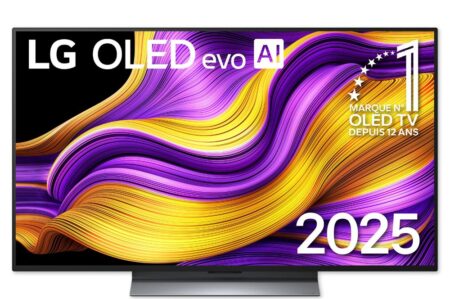 TV lg oled evo oled65g5 fixée au mur affichant une image colorée et lumineuse.
