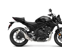 Moto honda cb500 hornet noire stationnée avec design roadster moderne et éclairage LED avant.