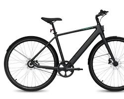 Le vélo électrique urbain léger Tenways CGO600 Pro Midnight Black en profil sur une piste cyclable.