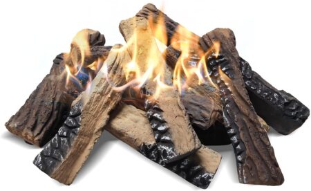 Lot de 10 bûches en céramique pour cheminée à gaz ATR montrant des bûches décoratives réalistes en bois artificiel pour foyer moderne intérieur.