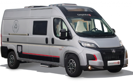 Campérêve Magellan 643 fourgon aménagé 2026 stationné en extérieur avec espace de vie moderne, couchages confortables et équipements complets pour le voyage.