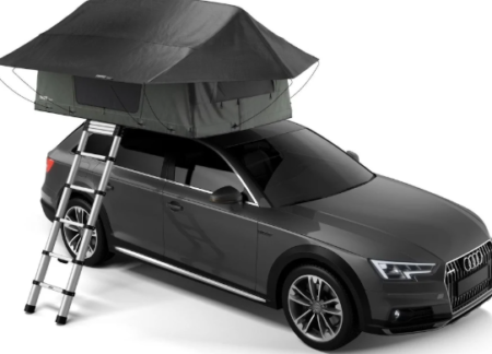 Tente Thule Tepui Foothill installée sur un SUV montrant une thule tepui foothill tente de toit compacte idéale pour le camping et les voyages outdoor.