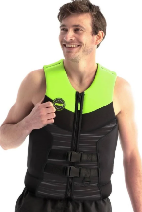 Gilet de sauvetage jobe segmented jet 2026 porté en action lors d’une session de jet ski en mer avec protection et confort segmenté.