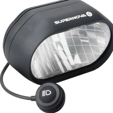 Phare avant supernova m99 dy pro noir pour vélo équipé d’un éclairage puissant alimenté par dynamo pour une visibilité optimale.