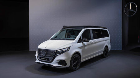 Mercedes benz marco polo 2026 van premium compact avec toit relevable et intérieur luxueux aménagé pour le voyage et le camping confortable.